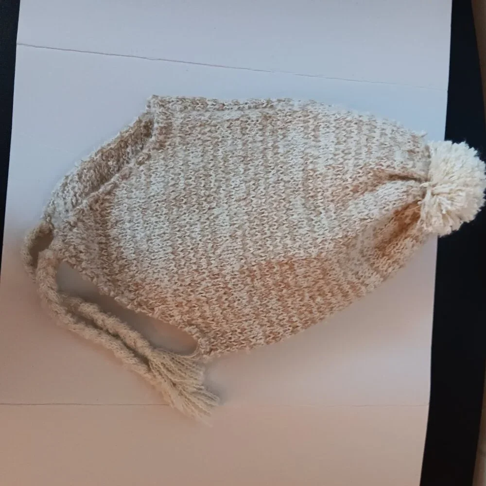 WOMEN'S TAN HAT AND MITTENS SET NWOT